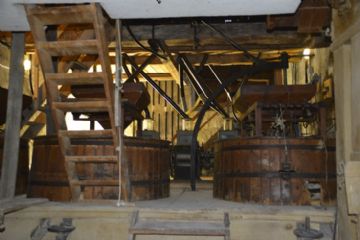 Mulino Varesio, parte del castello in legno dove poggiano le due macine per la produzione della farina
